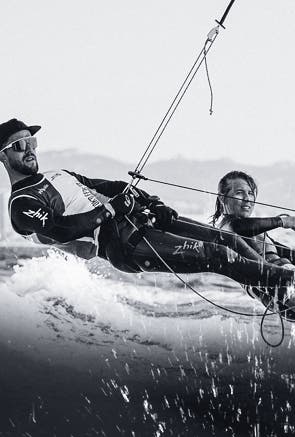 Atletas con equipamiento reZhikle